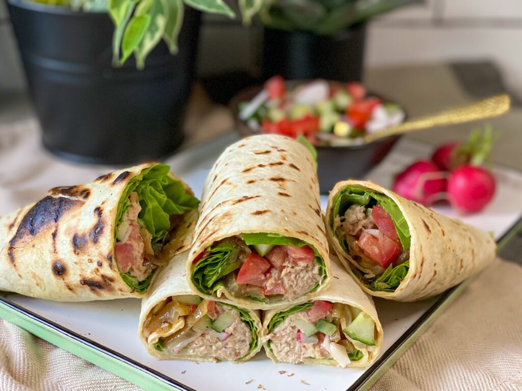 wraps met tonijn en gekarameliseerde uien