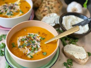 pompoensoep met wortel en rode curry