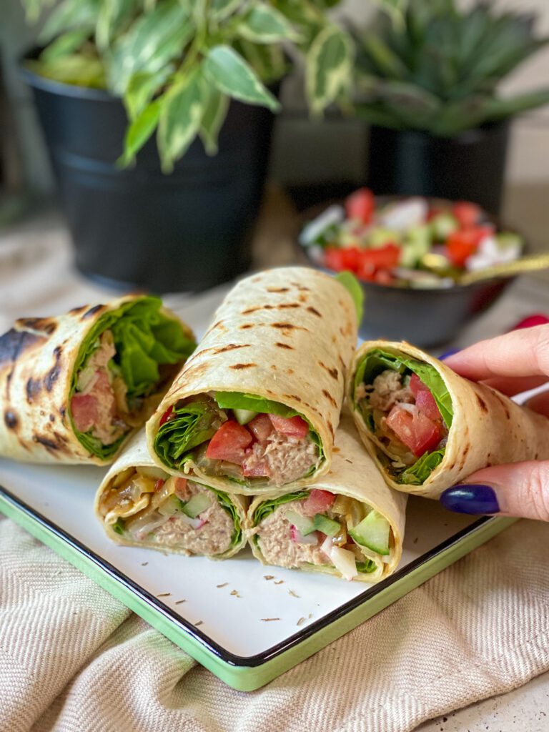 wraps met tonijn en gekarameliseerde uien