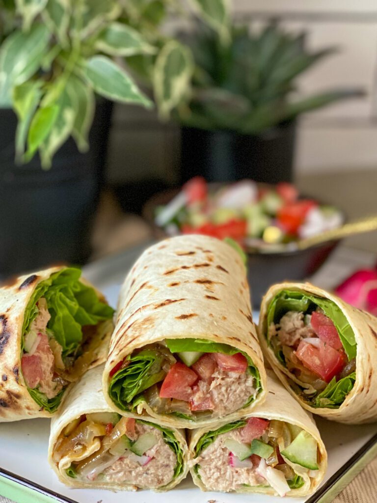 wraps met tonijn en ui