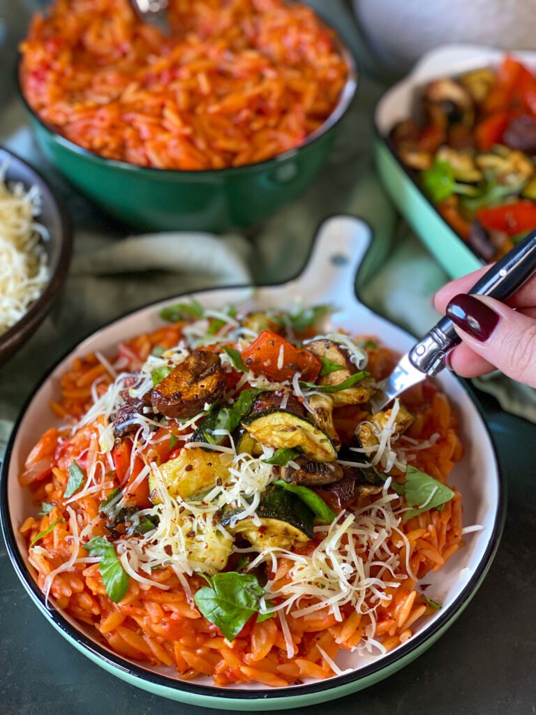 orzo in tomatensaus met gegrilde groenten 