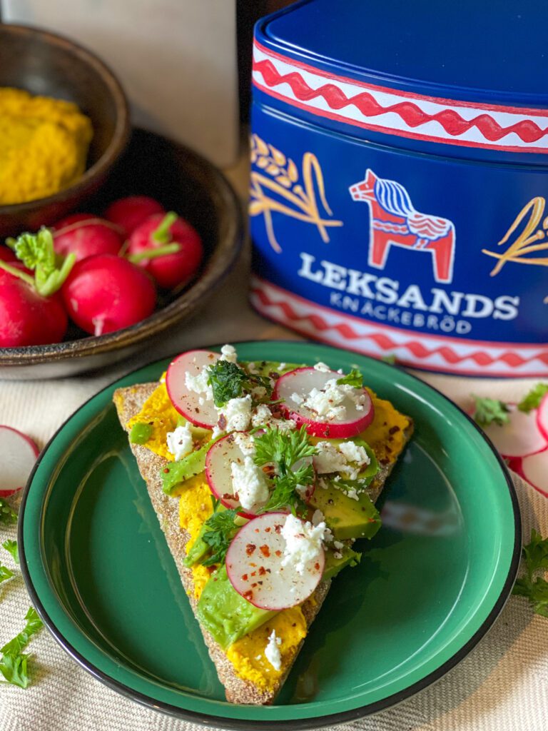 cracker met pompoen hummus en feta 