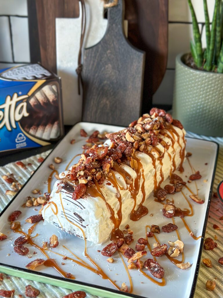 Viennetta ijs met salted caramel en suiker pinda's