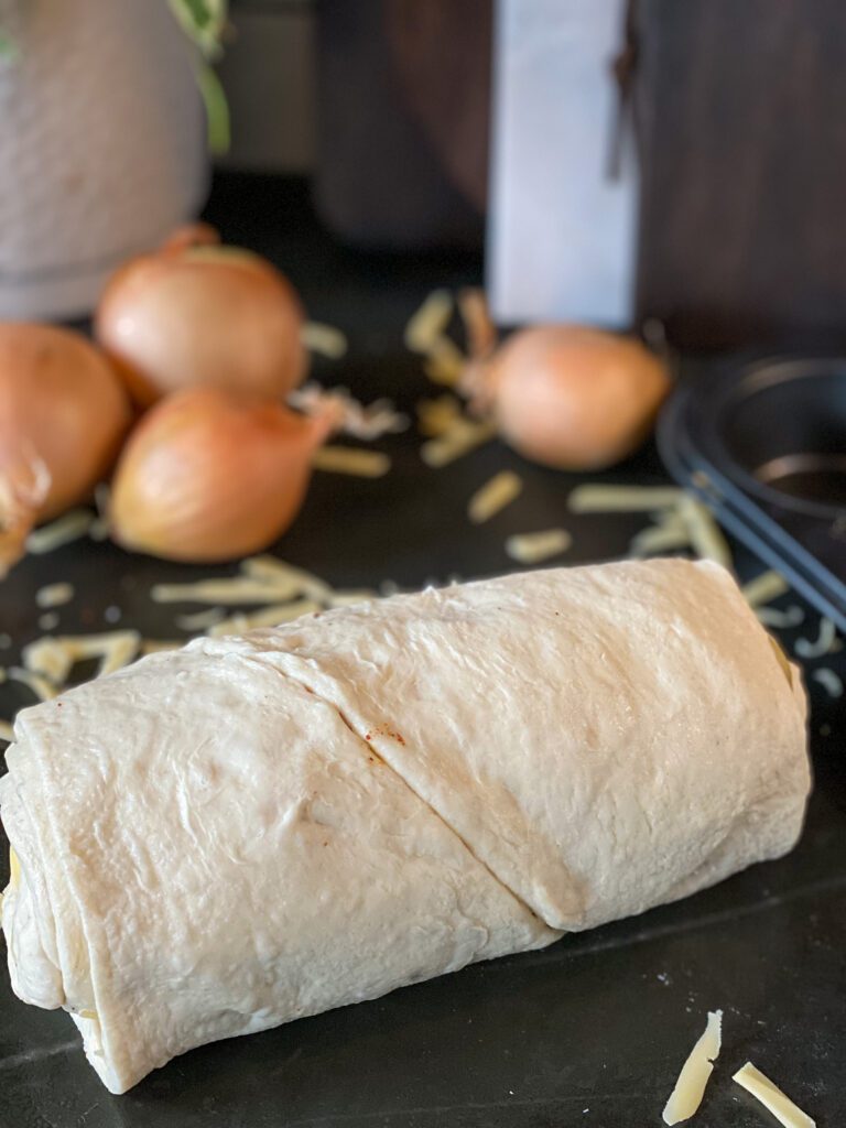 Croissant rolletjes met kaas en ui