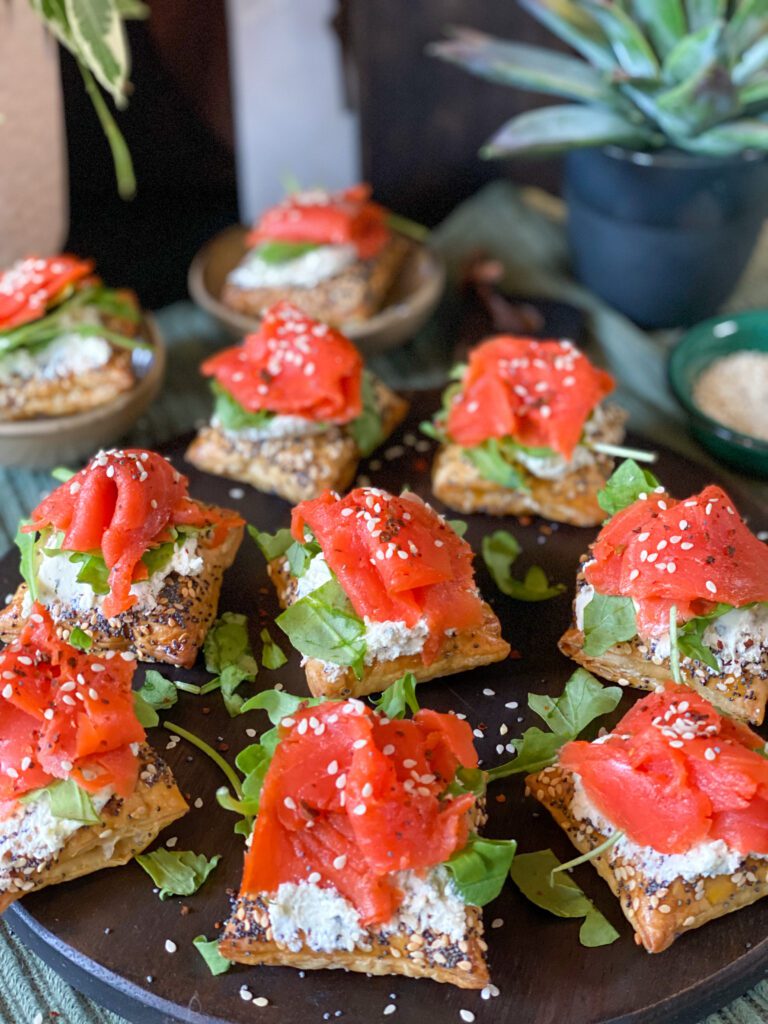 Bladerdeeghapje met Boursin en zalm 