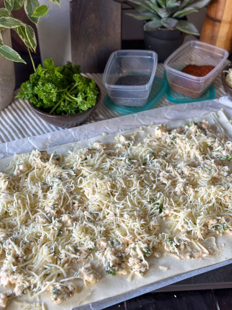 Bladerdeeghapjes met feta en mozzarella