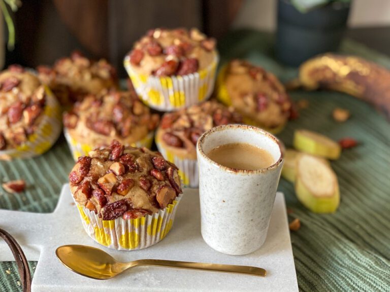 cupcakes met banaan en gesuikerde pinda's