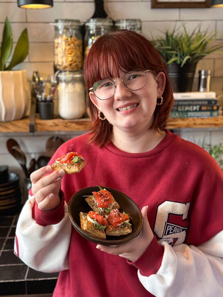 Bladerdeeghapje met zalm en Boursin