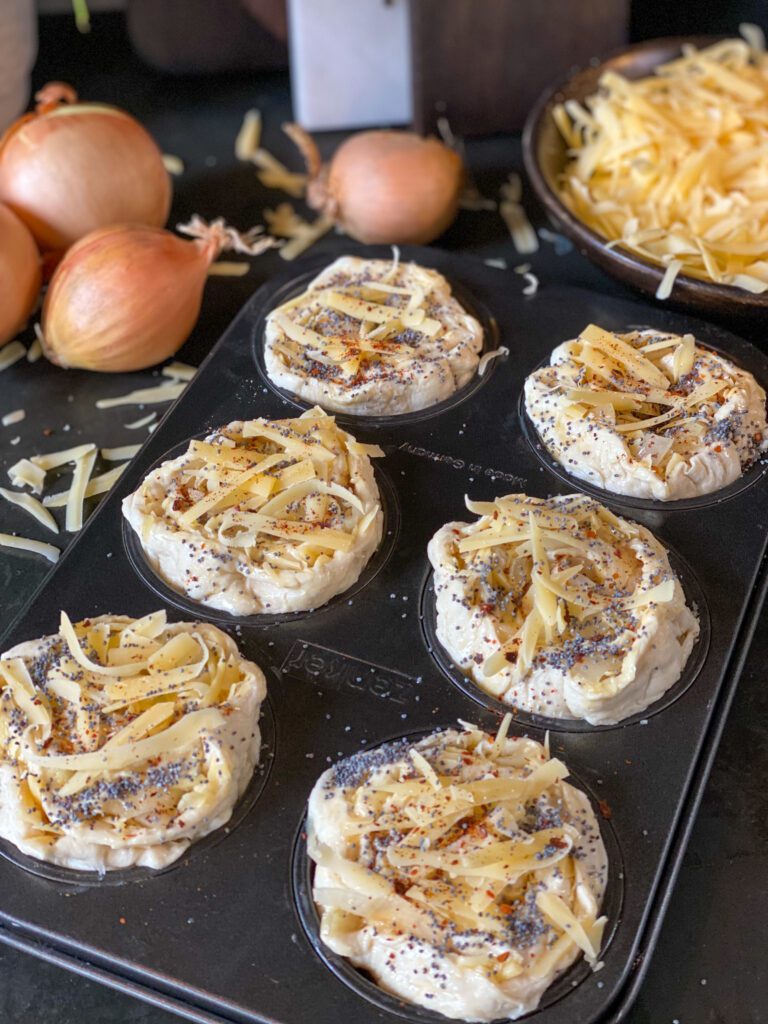 croissant rolletjes met kaas en uien