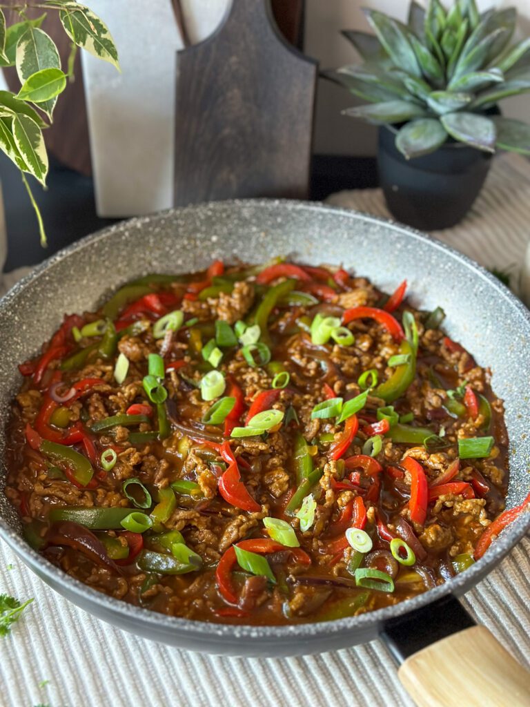 Aziatisch gehakt met zelfgemaakte woksaus 