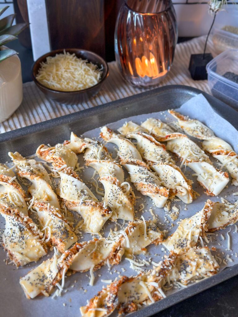 Kaas twisters met tapenade