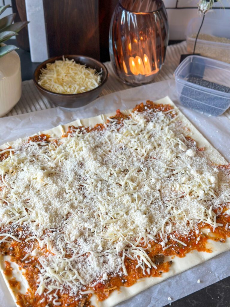 Kaas twisters met tapenade