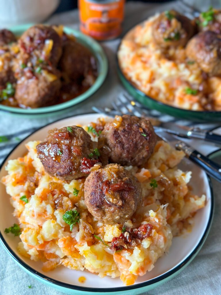 hutspot met gehaktballetjes in chipotle saus