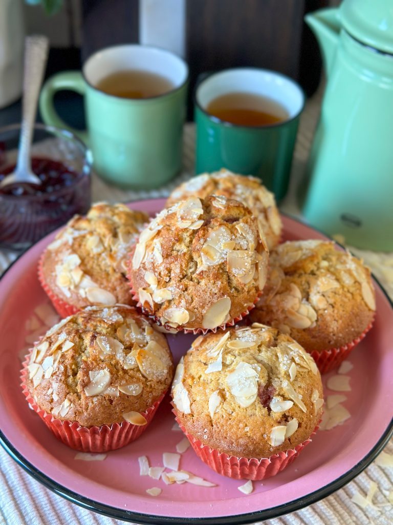 muffins gevuld met kersenjam 