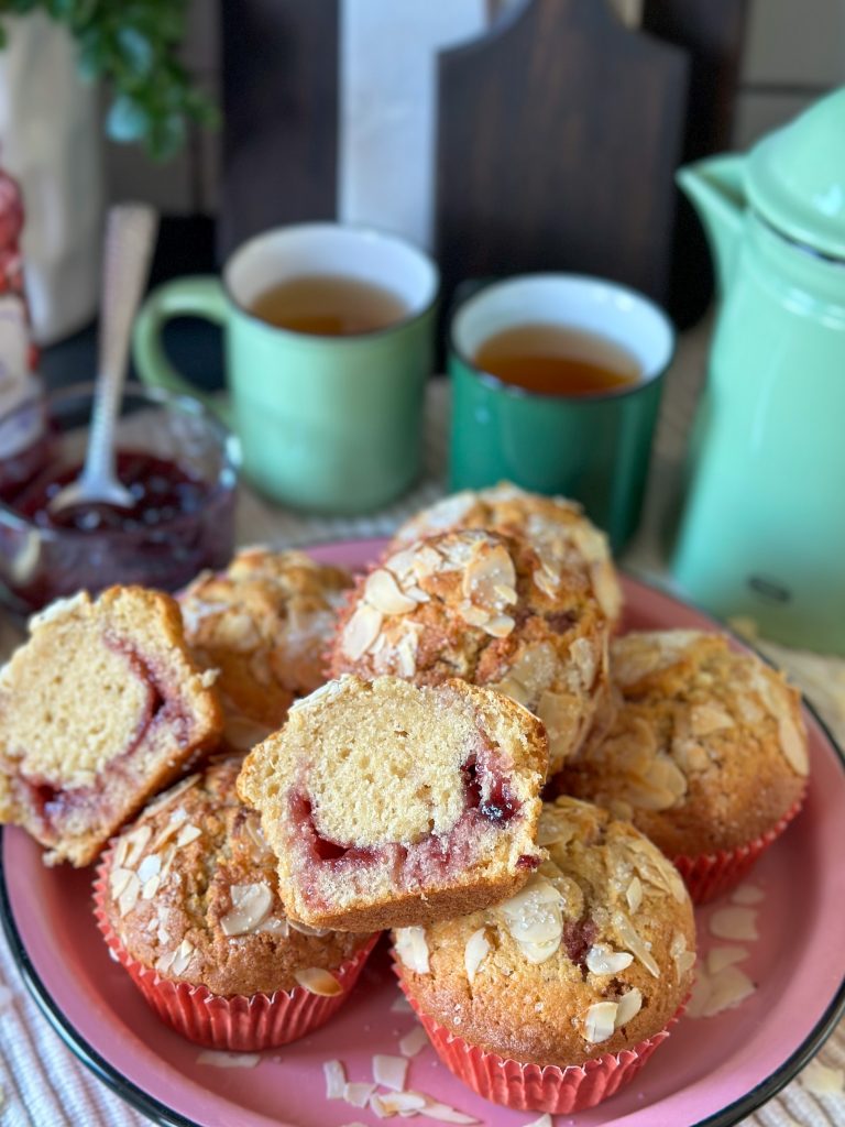 muffins met kersenjam 