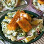 pittige venkelsalade met vissticks, paprika, radijsjes en frisse dressing