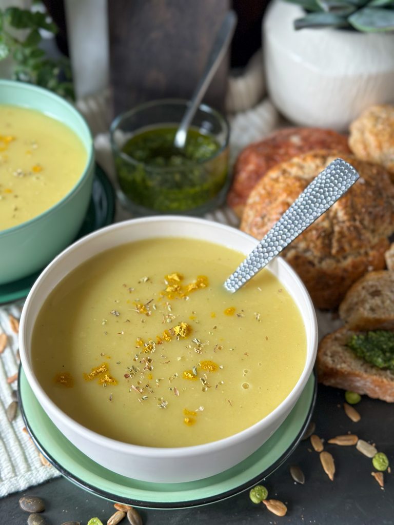 soep van aspergeschillen met kerrie