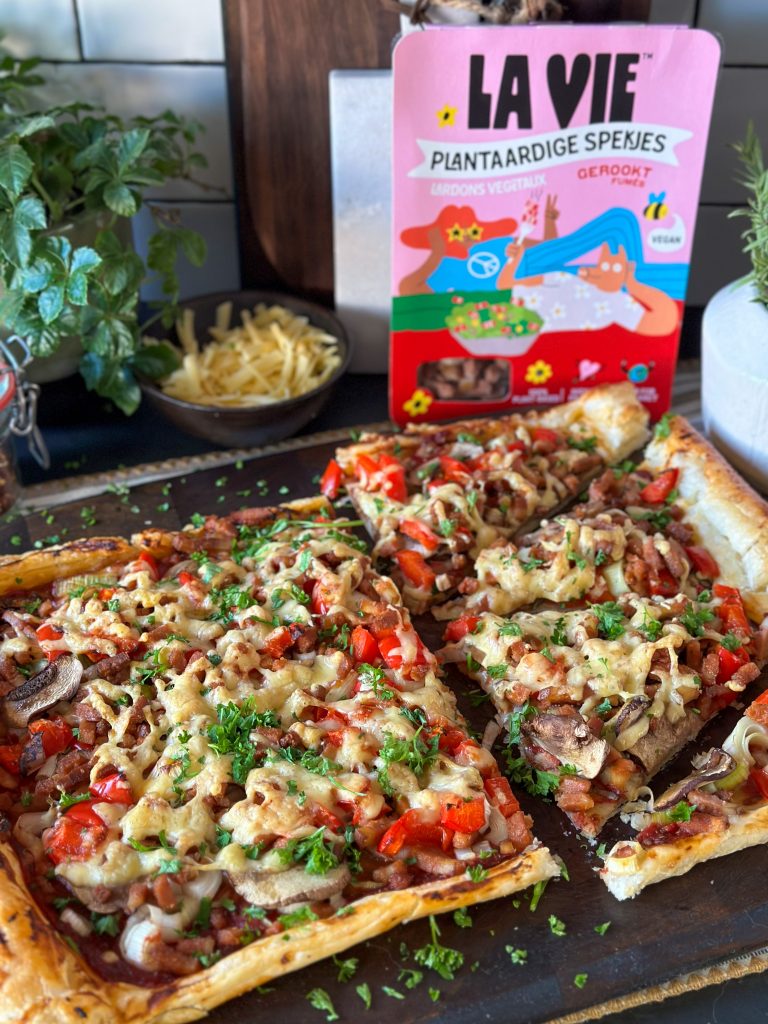 plaattaart met prei en spekjes