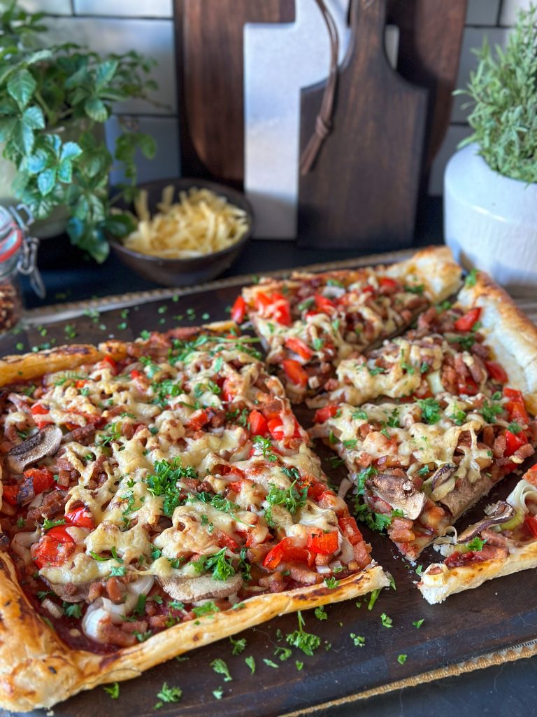 plaattaart met prei en spekjes