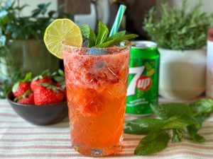 mocktail met aardbeien en 7-up