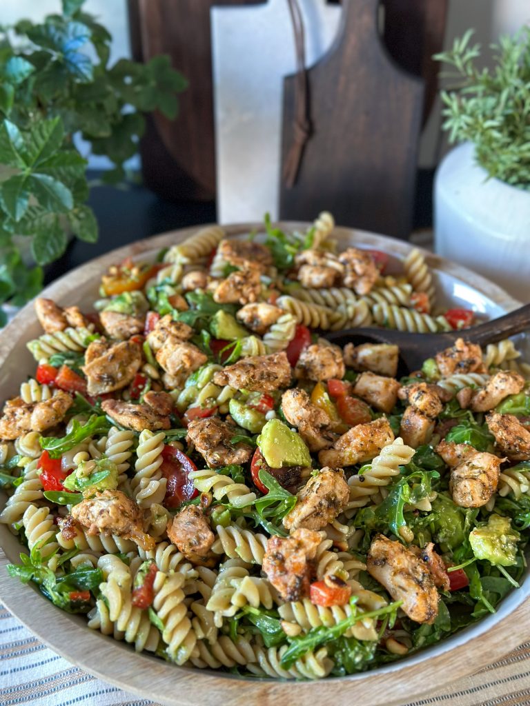 pastasalade met pesto en kip