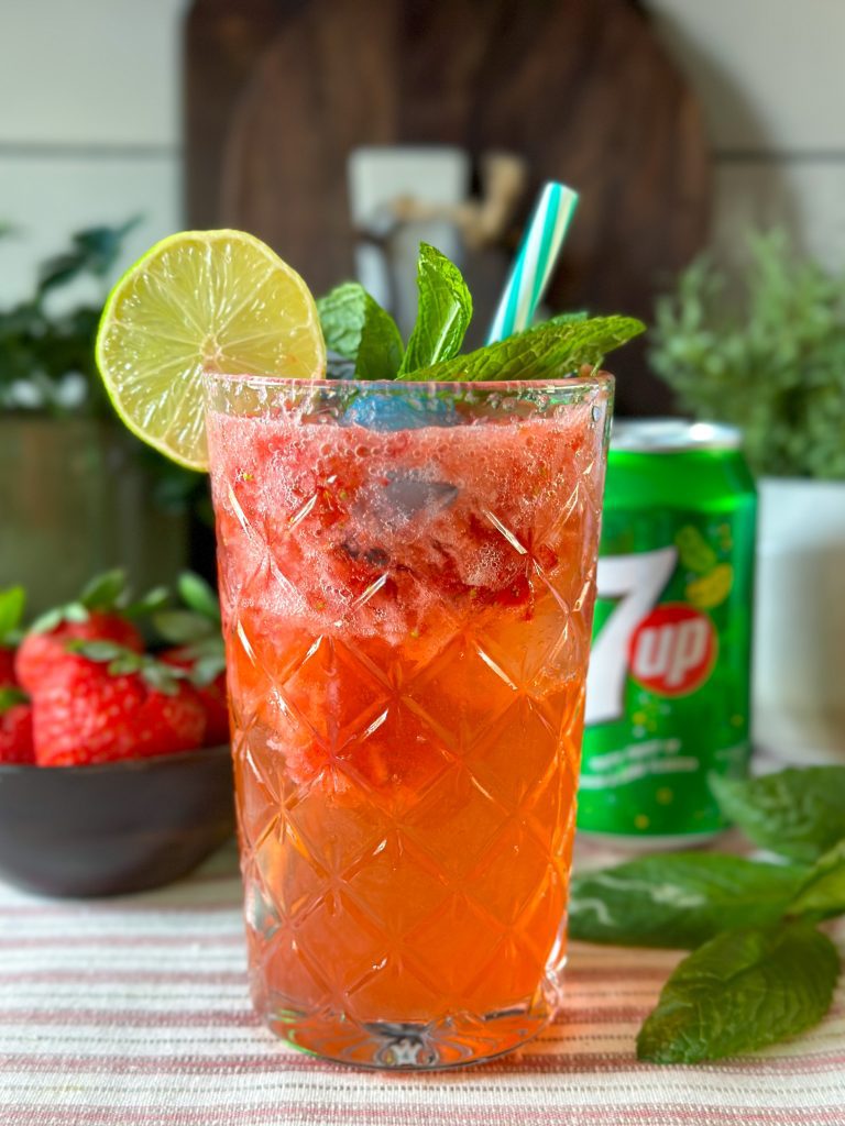 mocktail met aarbeien en 7-up