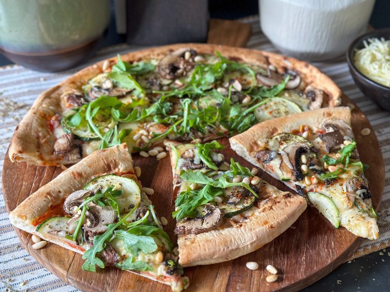 pizza met courgette en champignons