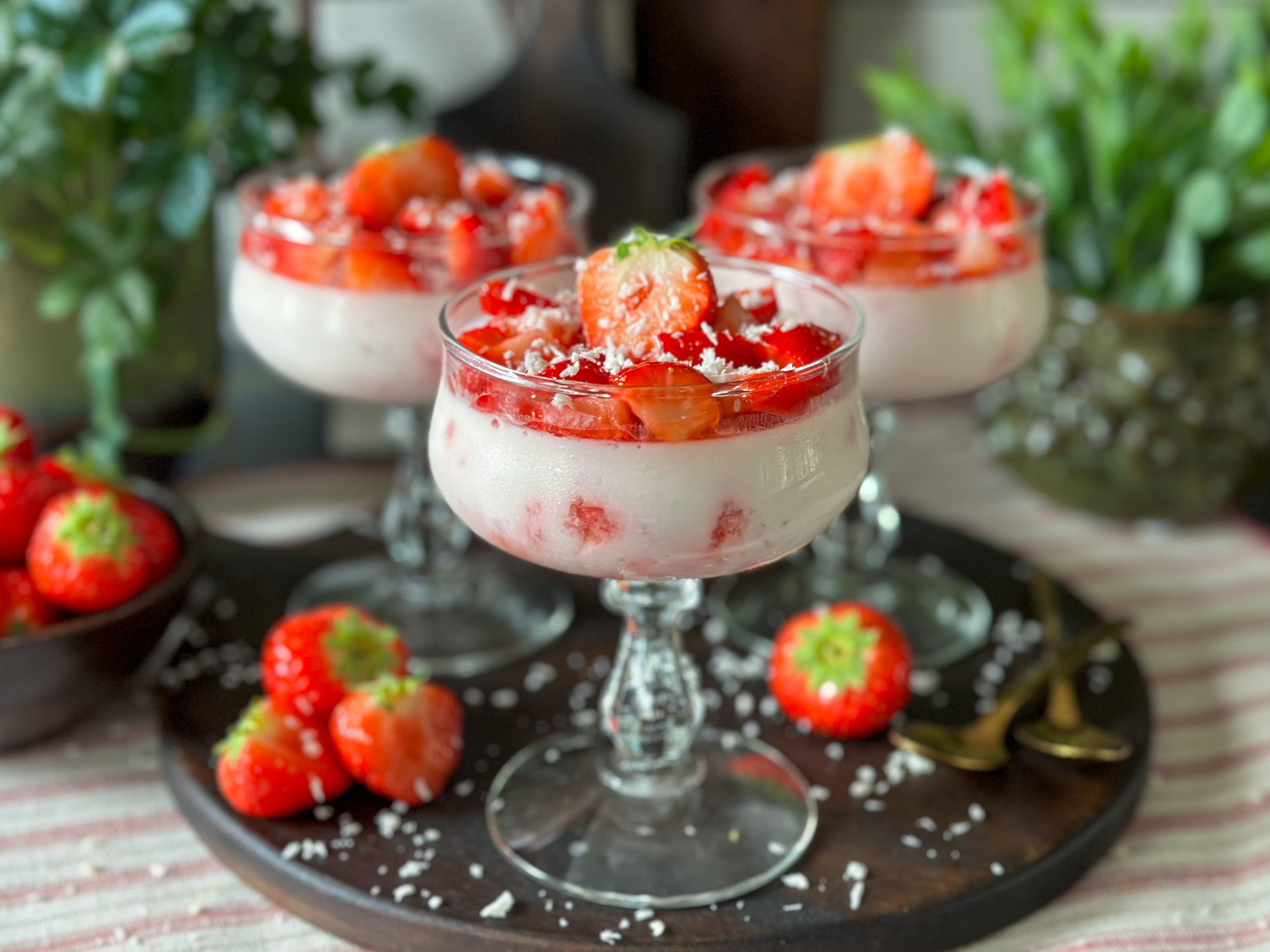 panna cotta met aardbeien en kokosmelk