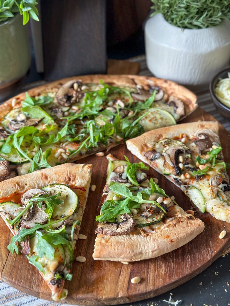 pizza met courgette en champignons