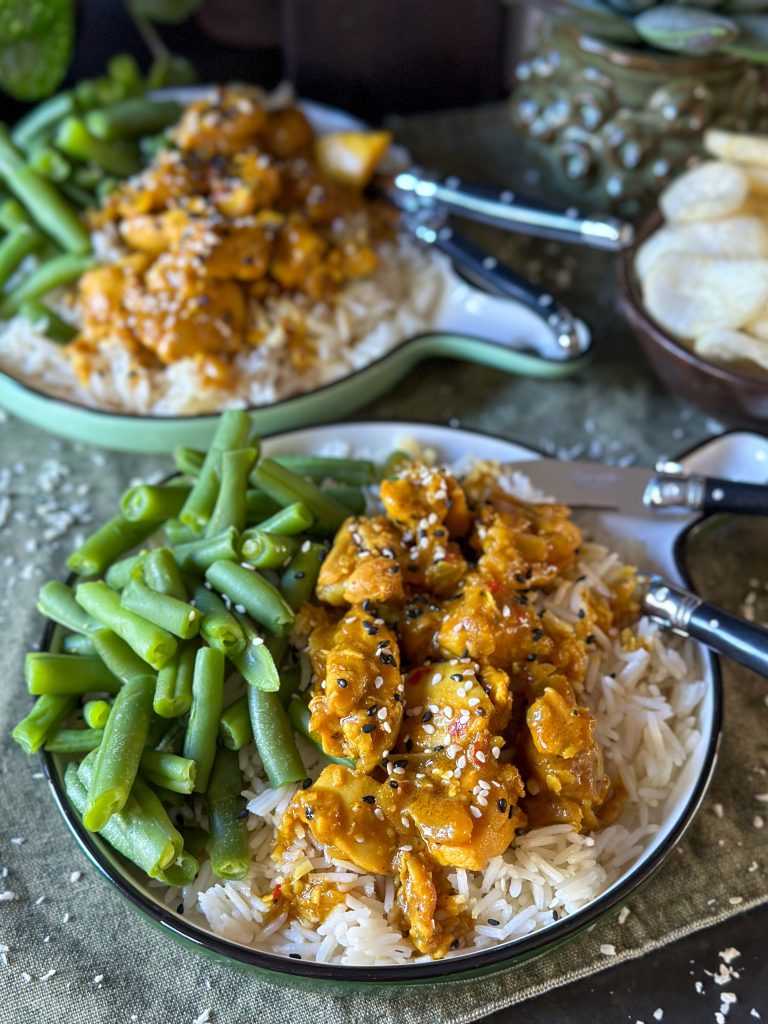 kip in kruidige oestersaus met boontjes en rijst 