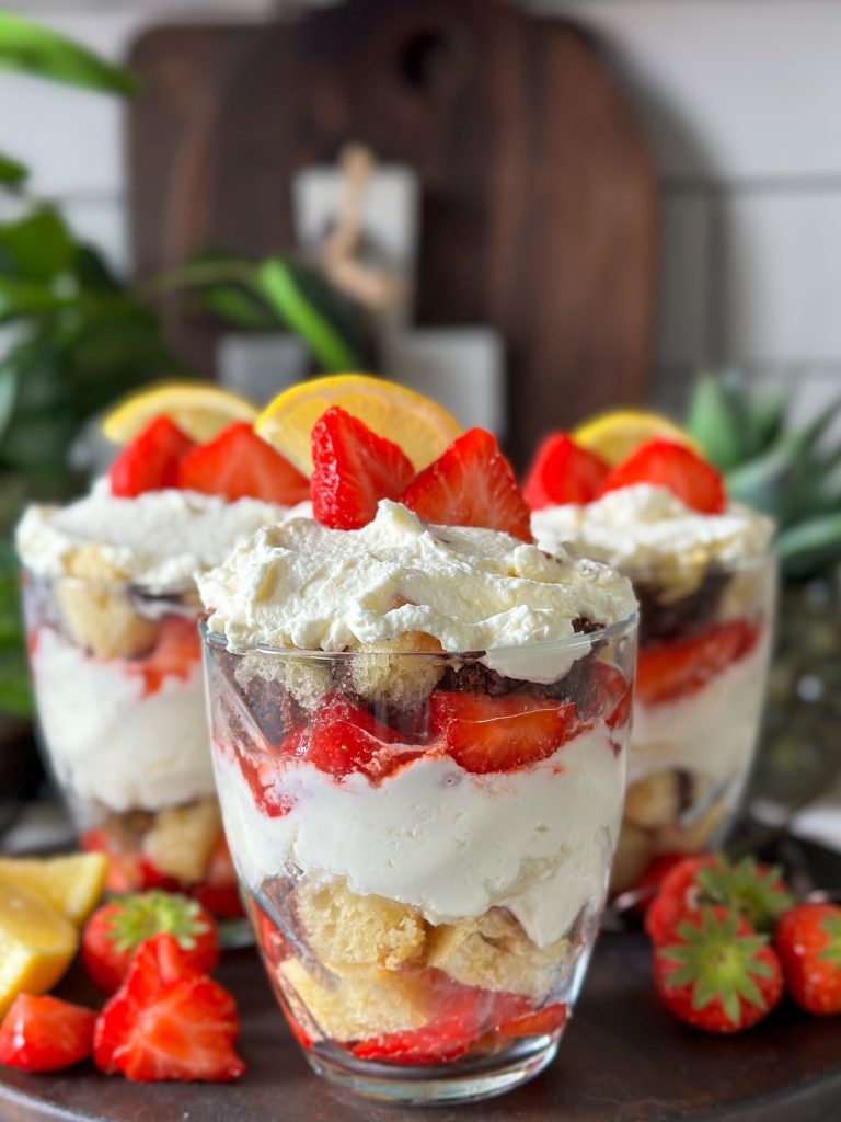 Trifle met citroenmousse en aardbeien