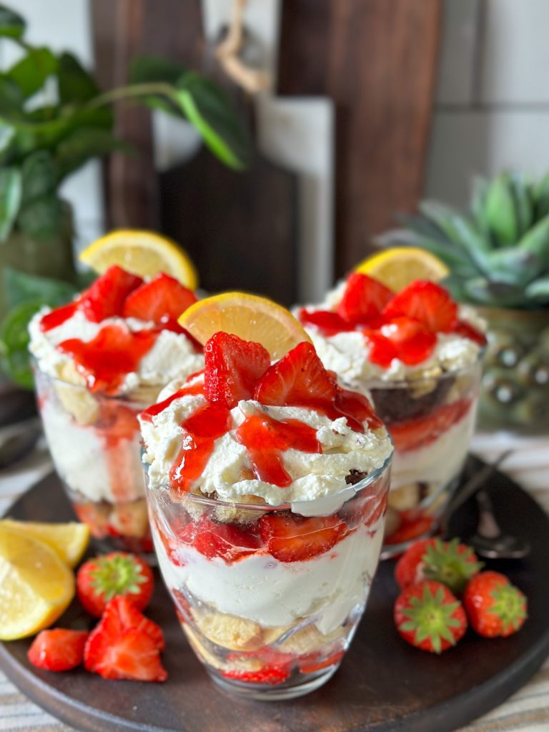 trifle met citroenmousse en Hollandse aardbeien 