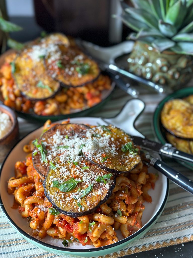 pasta in tomatensaus met aubergine 