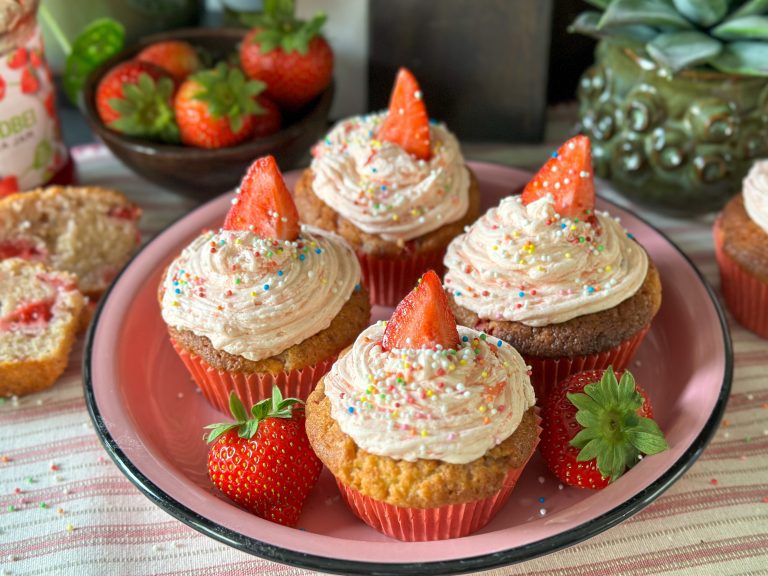 Aardbeien cupcakes met Monchou topping