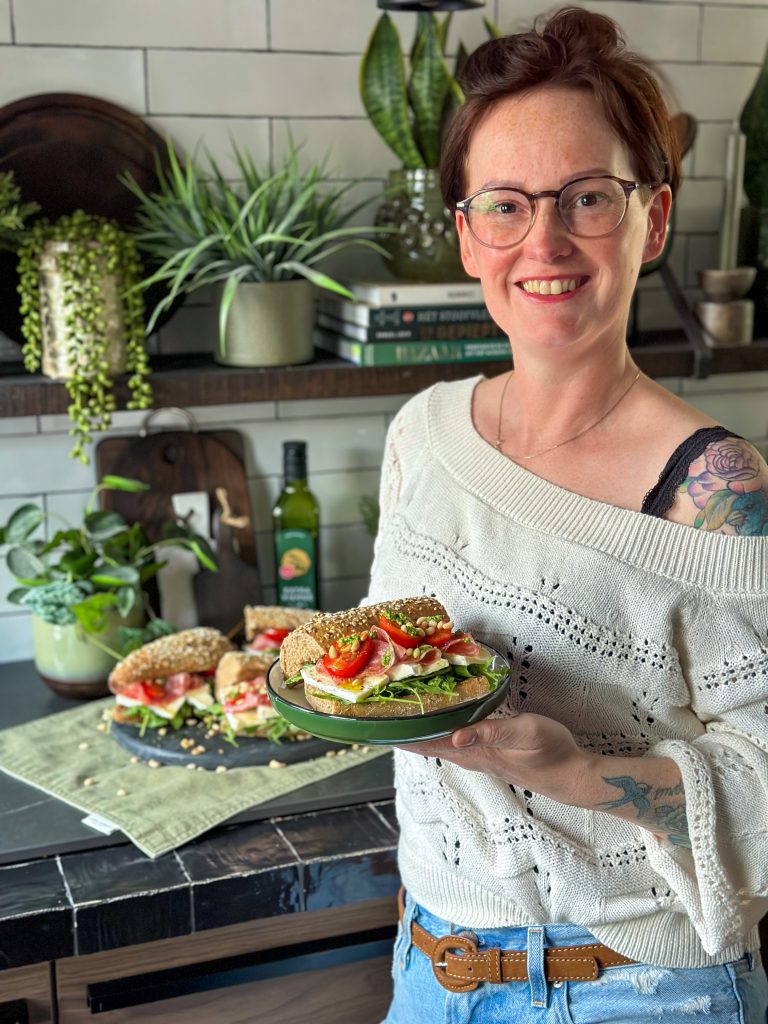 Stokbrood met brie en pesto
