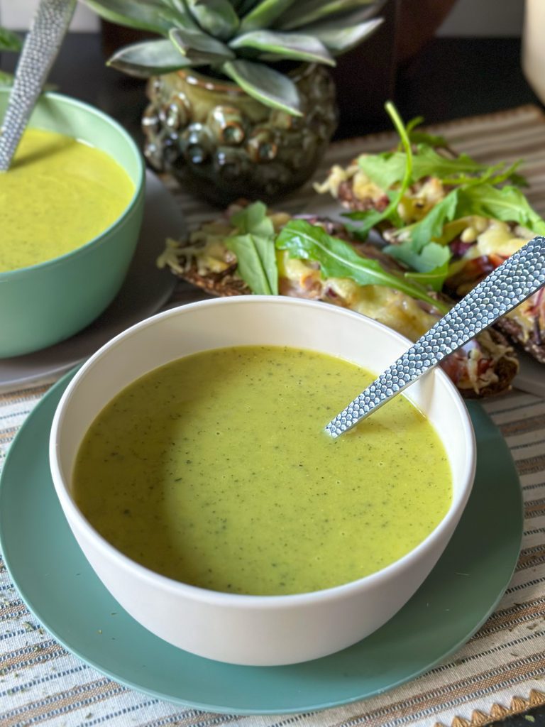 Simpele courgettesoep met kerrie