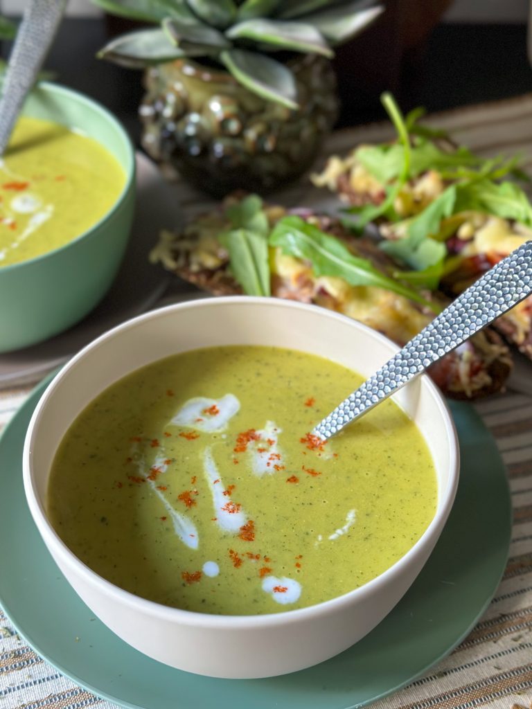 Simpele courgettesoep met kerrie