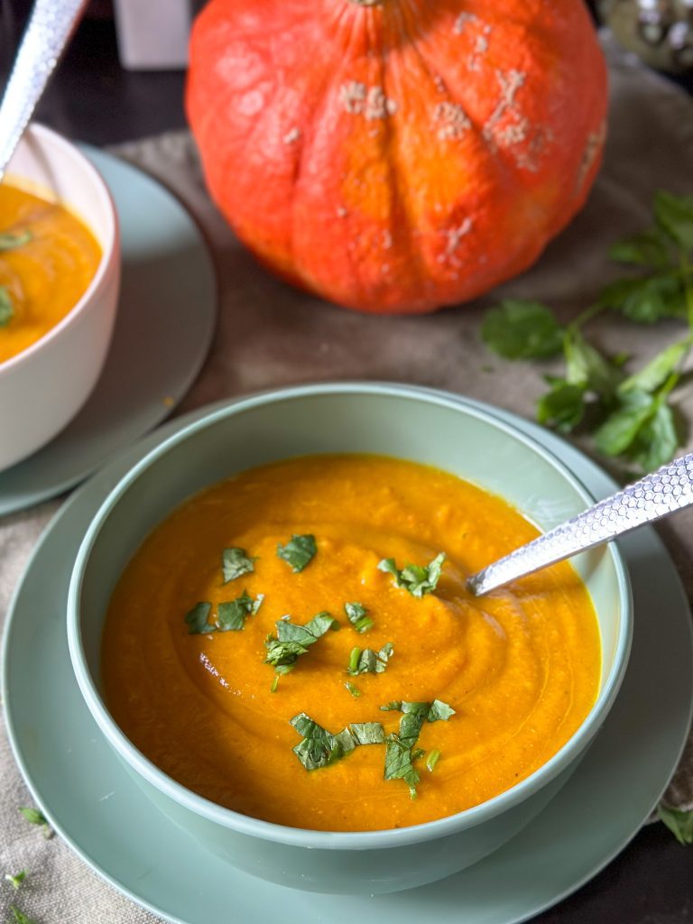 romige pompoensoep met wortel