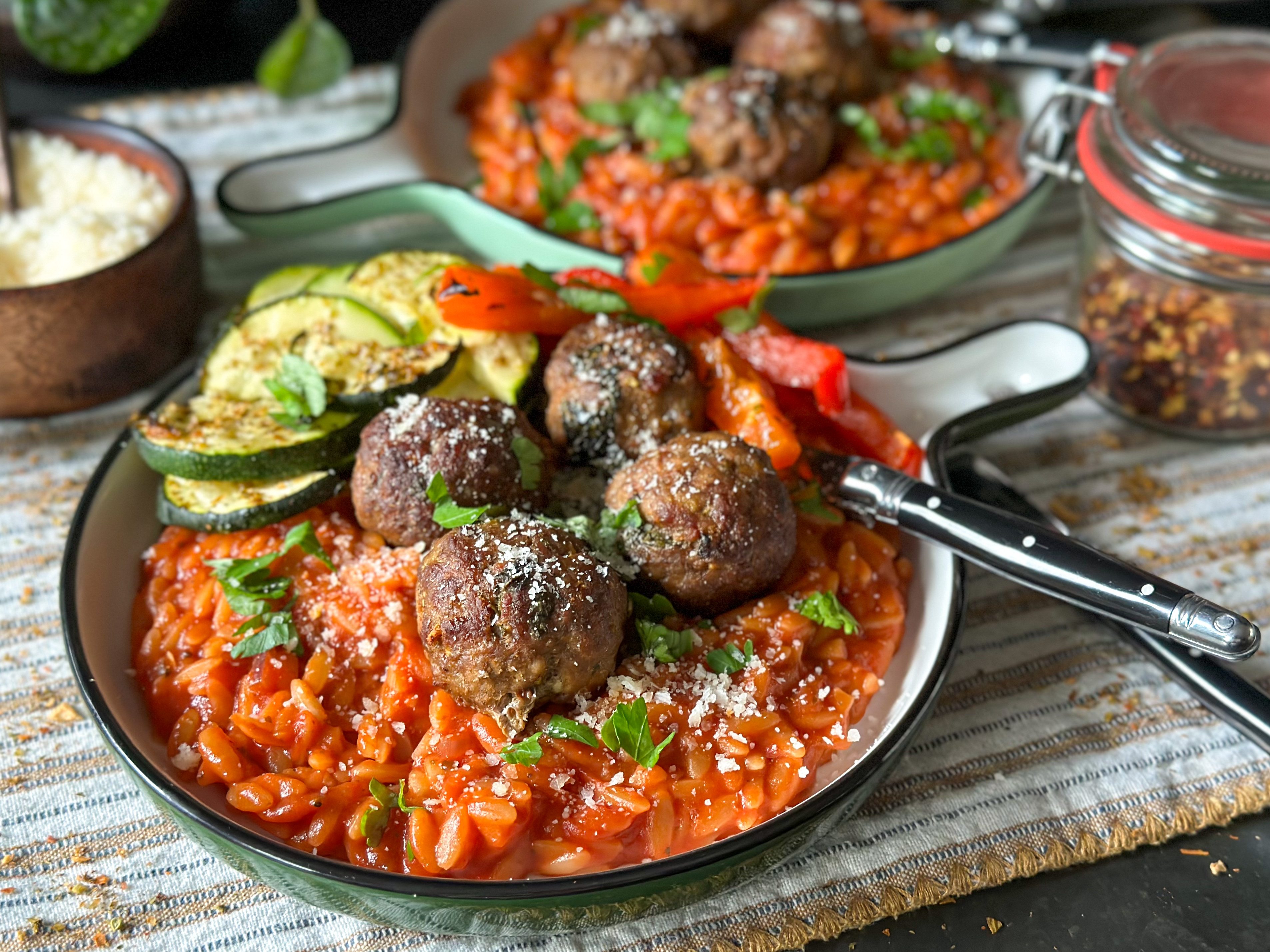 orzo in tomatensaus met gehaktballetjes