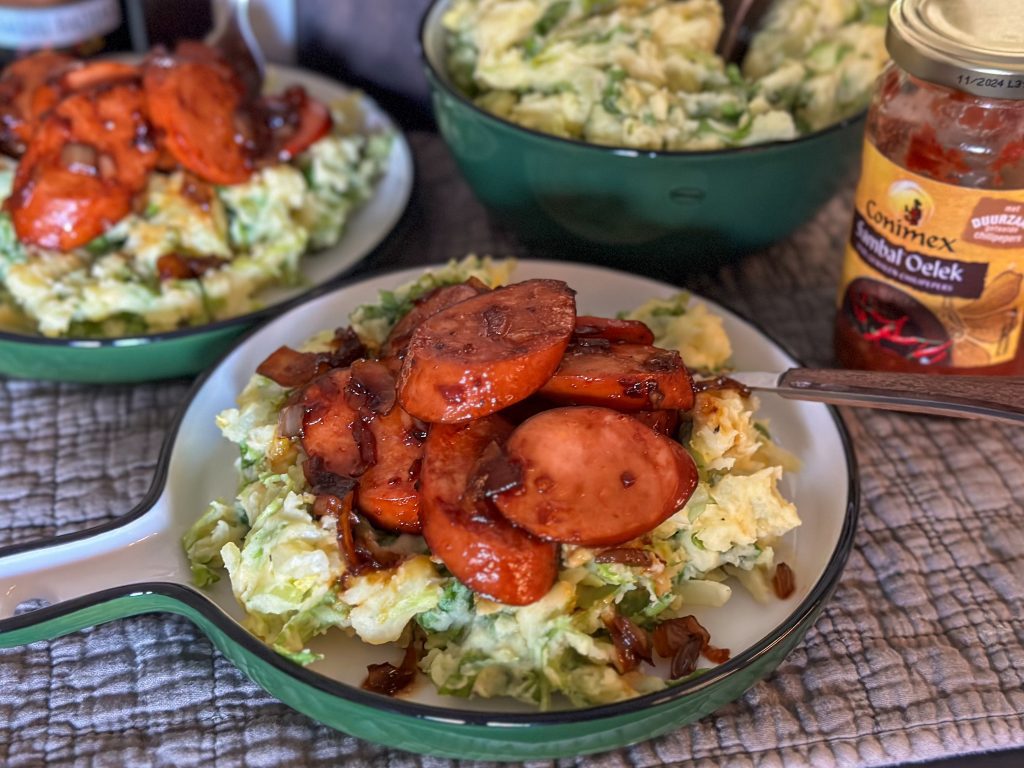 andijviestamppot met pittig gebakken rookworst