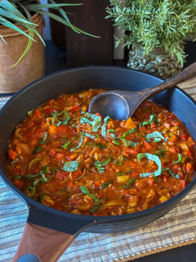 vegetarische pastasaus met paprika en prei