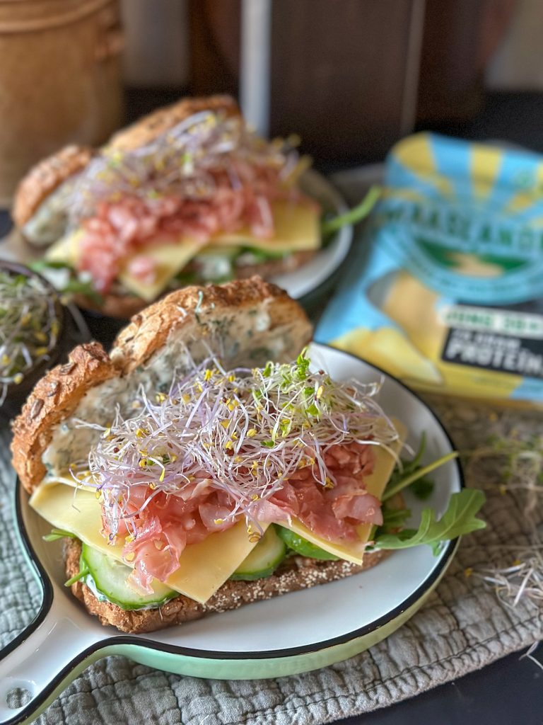 broodje gezond met gebakken ham en kruidenmayonaise