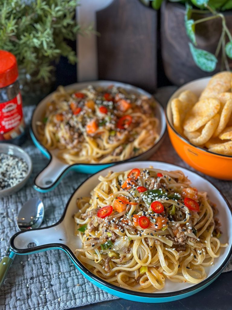 bami met sweet chilisaus en gehakt 