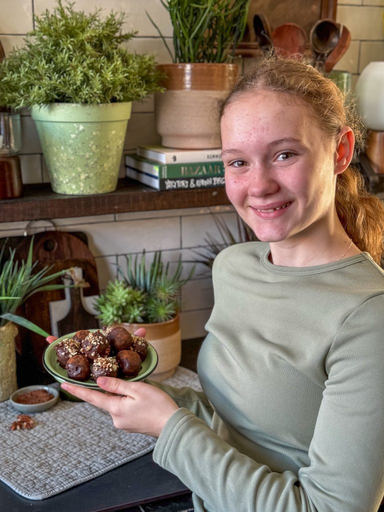 dadelballetjes met chocolade en pecannoten