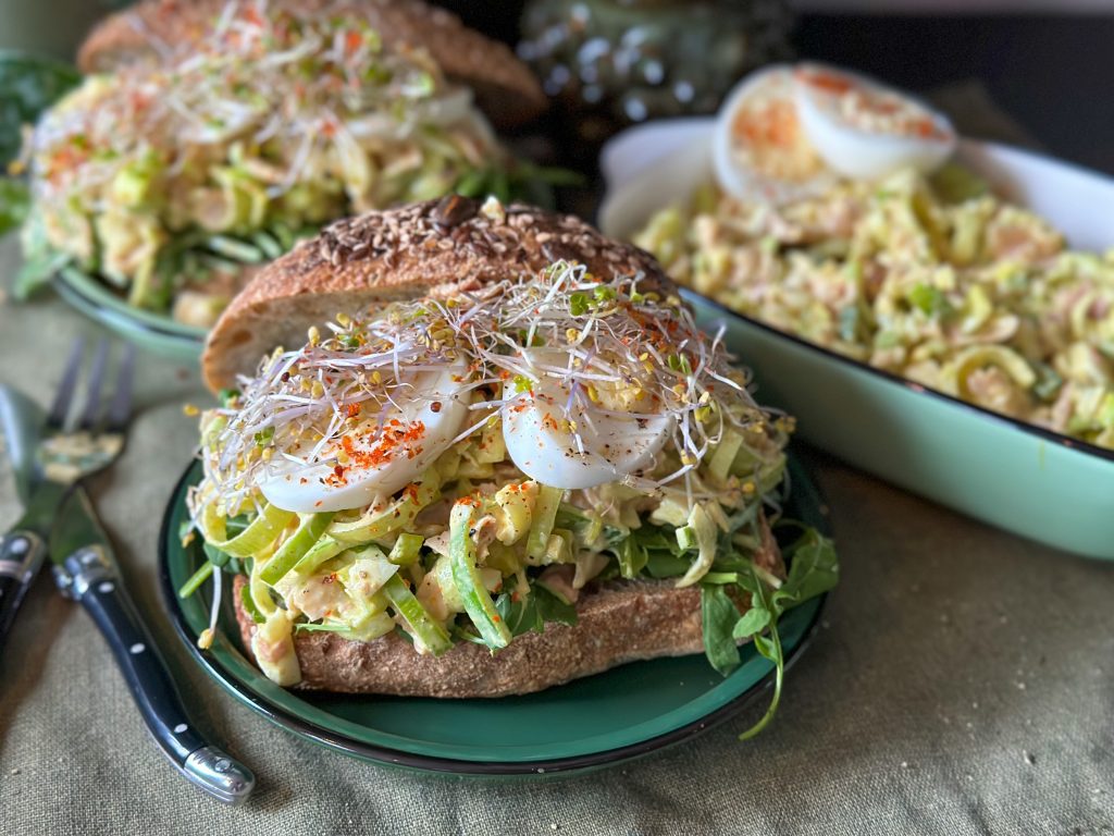 broodje ham prei salade met ei en kerrie