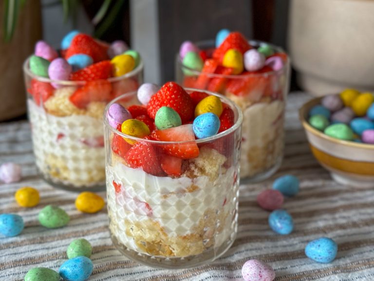 trifle met lemon curd en aardbeien