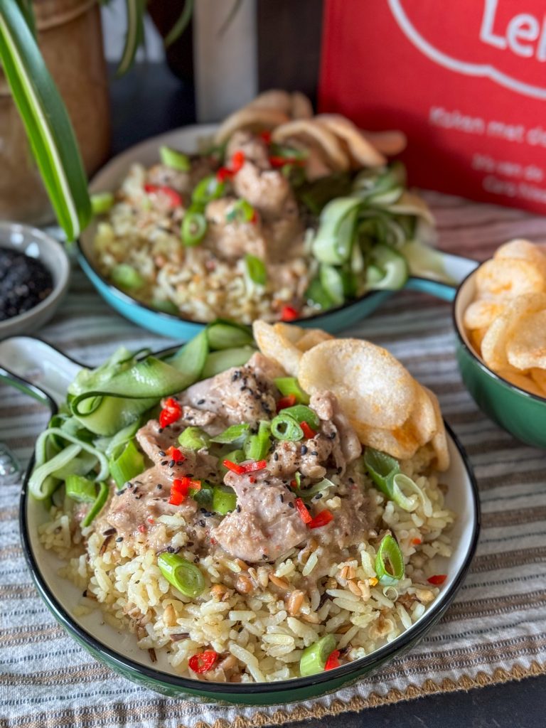 Thaise kip met zelfgemaakte currypasta 