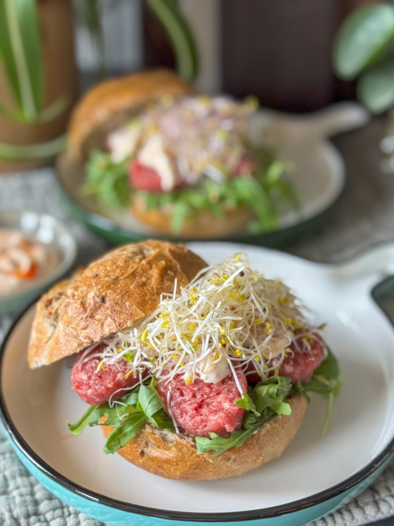 pinit broodje ossenworst met pittige mayonaise