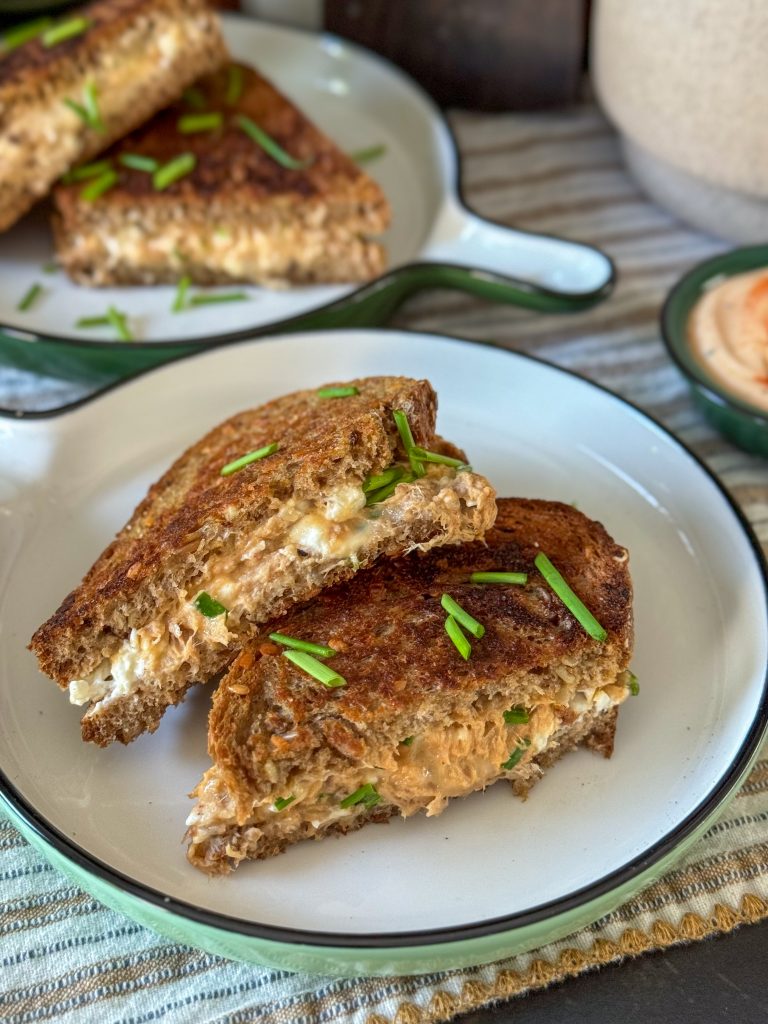 tosti maken met tonijn en feta