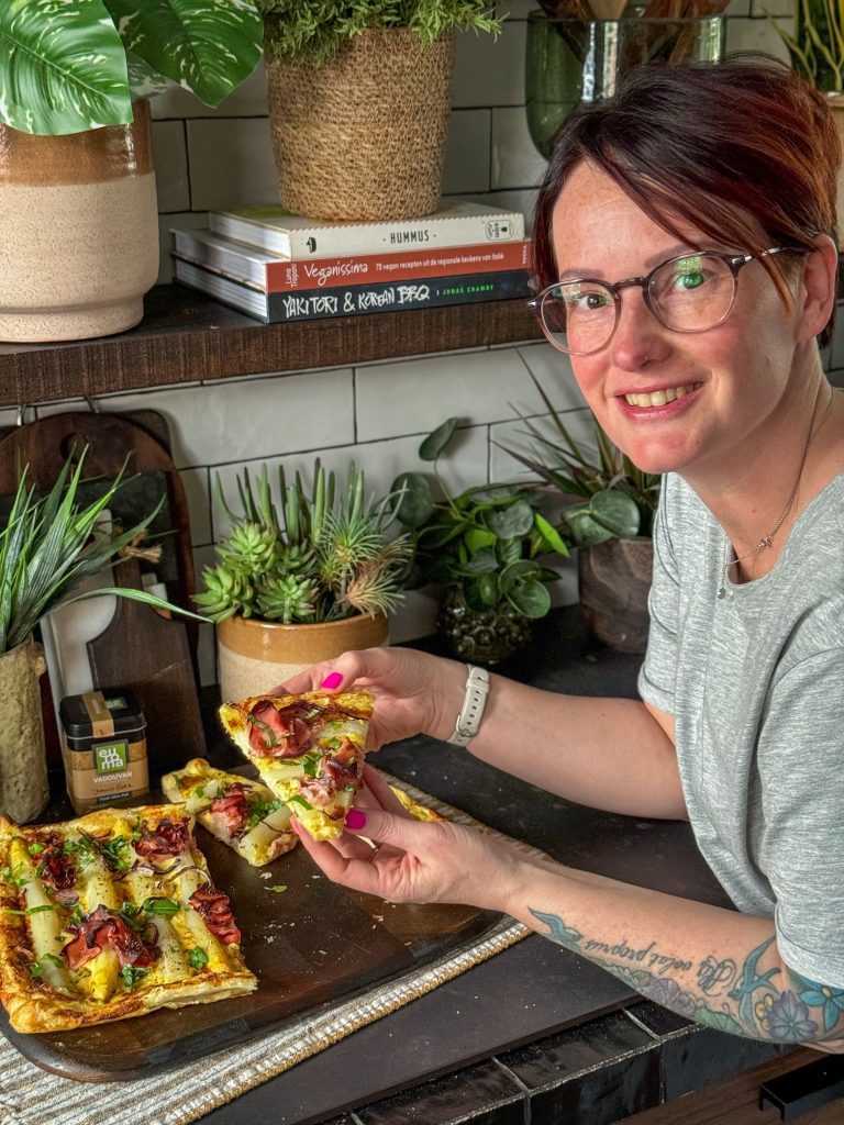Plaattaart met witte asperges en ham – perfect voor een makkelijke avond